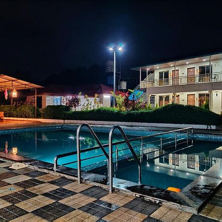 The Village Resorts Карджат Экстерьер фото
