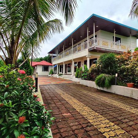 The Village Resorts Карджат Экстерьер фото