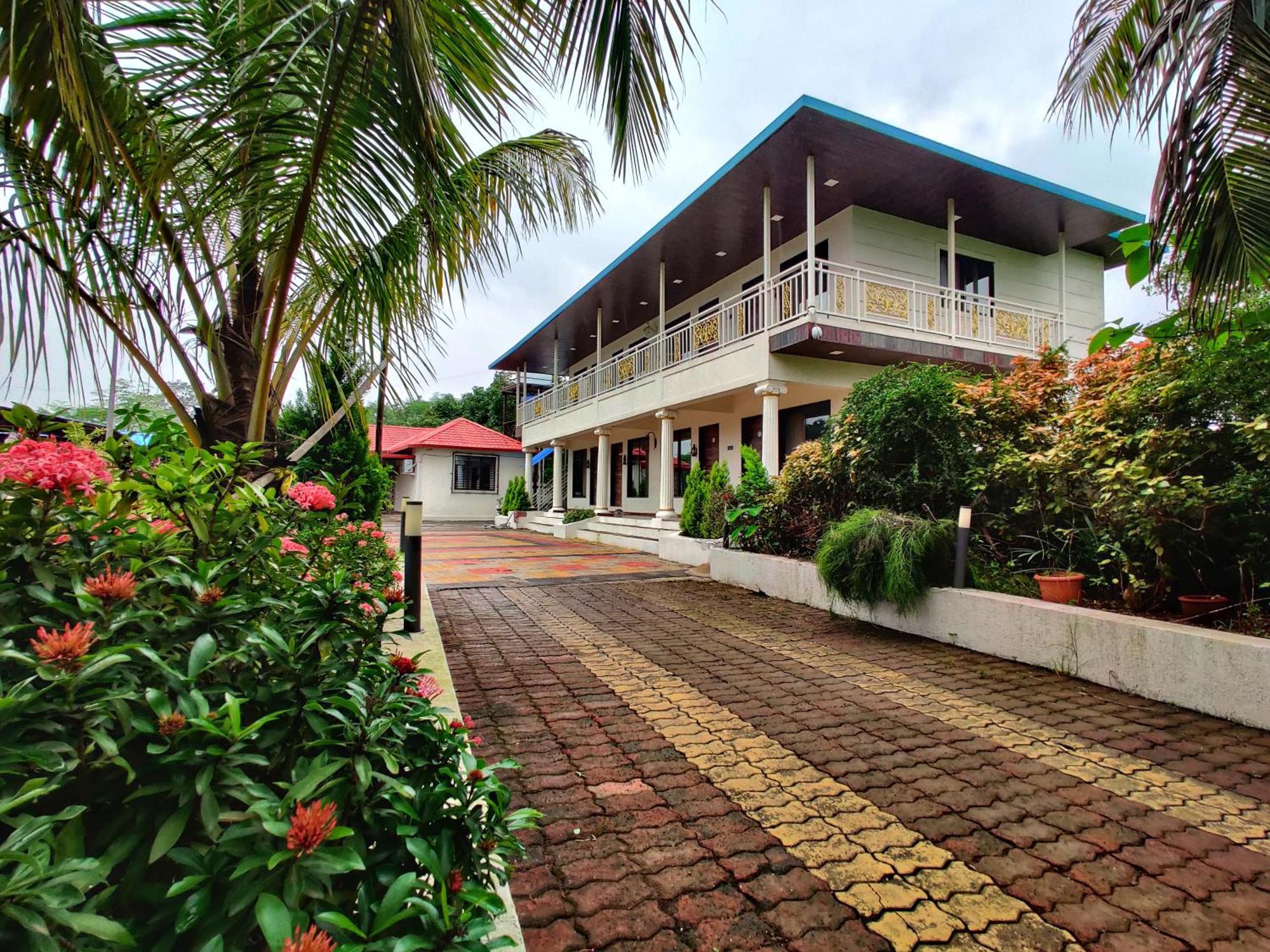 The Village Resorts Карджат Экстерьер фото
