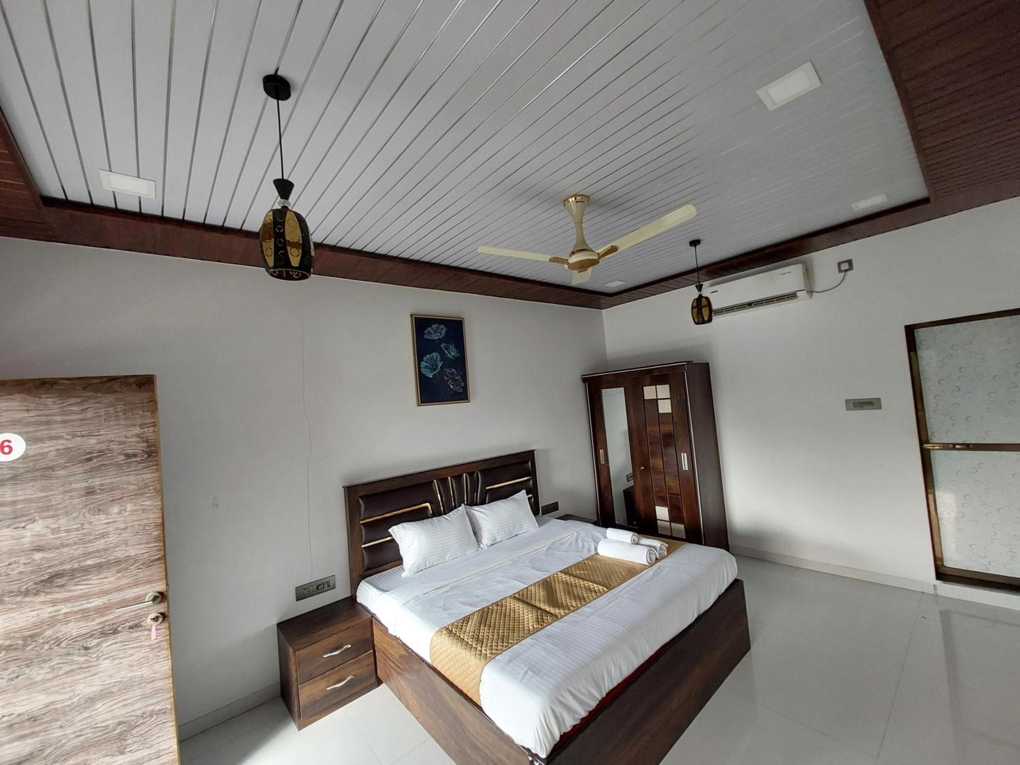 The Village Resorts Карджат Номер фото