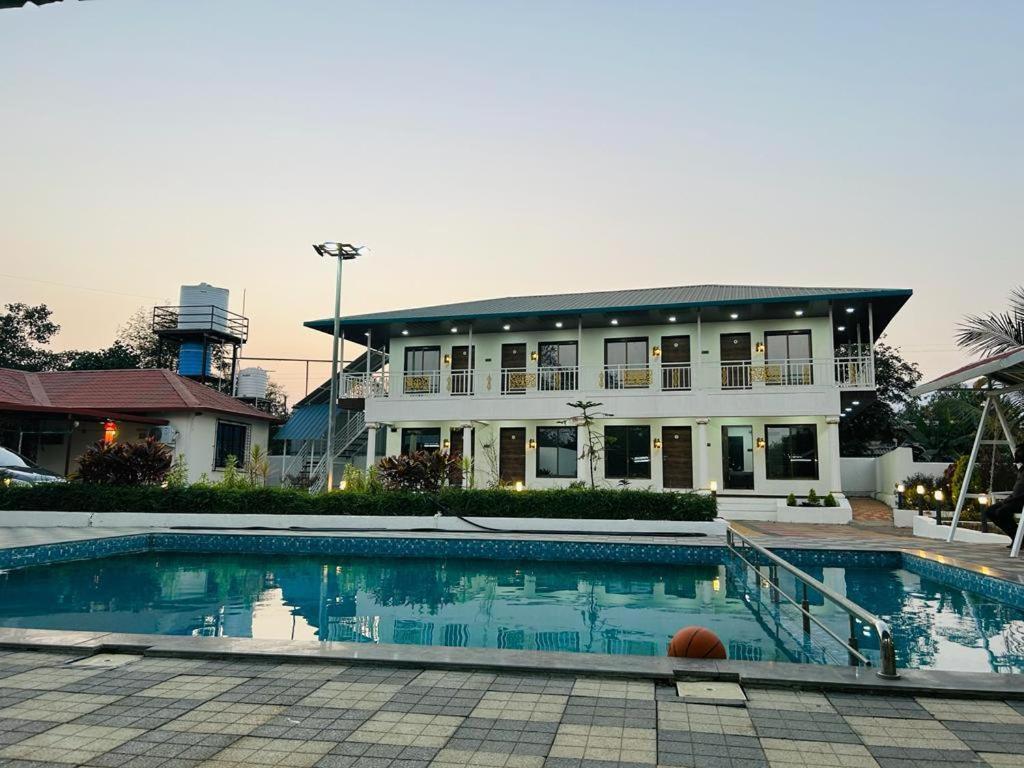The Village Resorts Карджат Экстерьер фото
